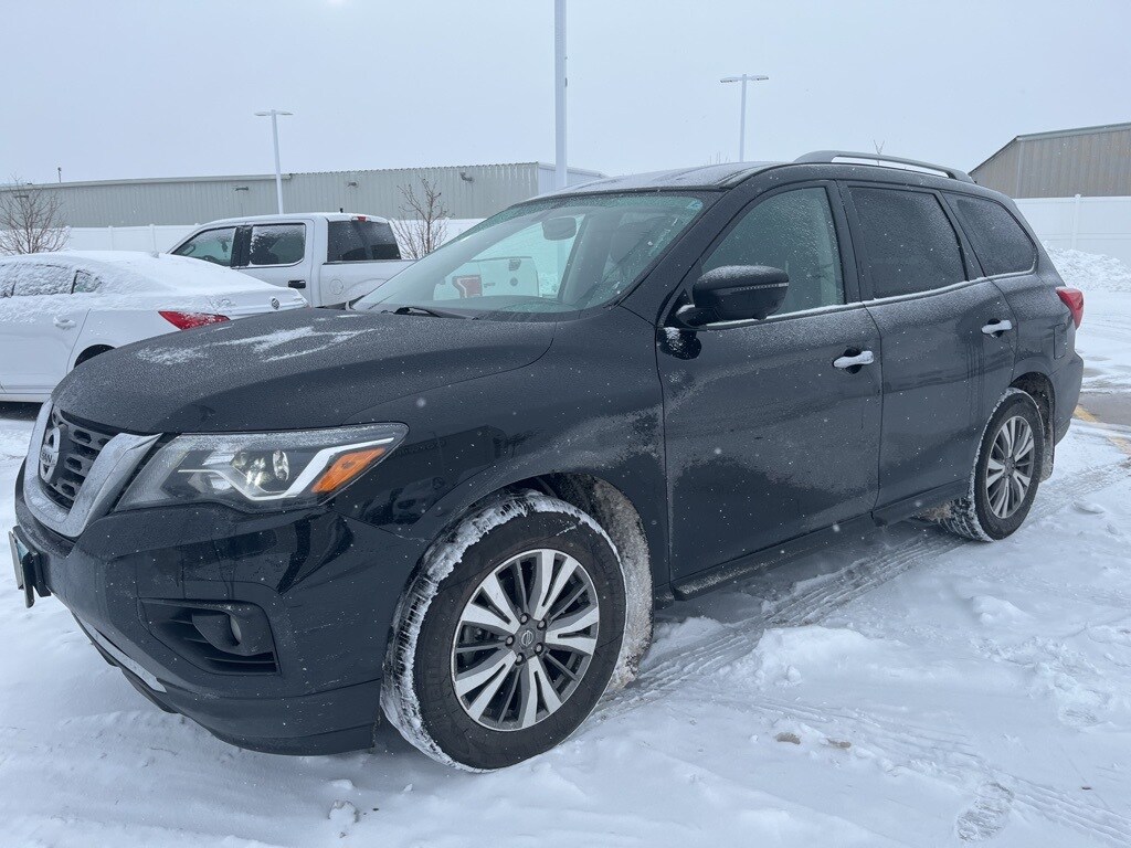2019 Nissan Pathfinder SL photo 2