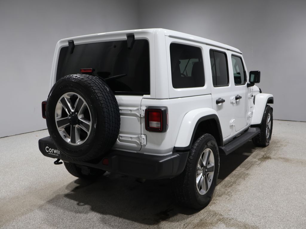 2022 Jeep Wrangler Unlimited Sahara photo 2