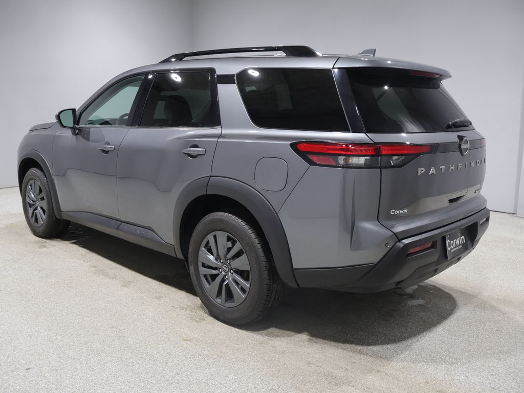 2023 Nissan Pathfinder SV photo 3