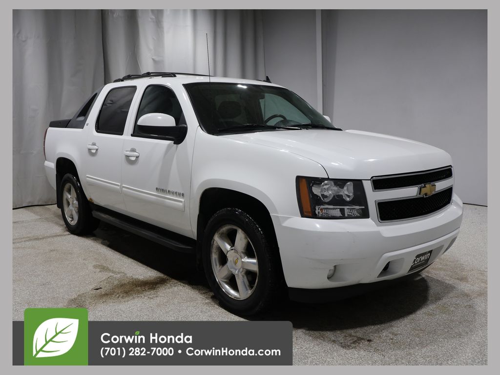 2011 Chevrolet Avalanche LT's photo