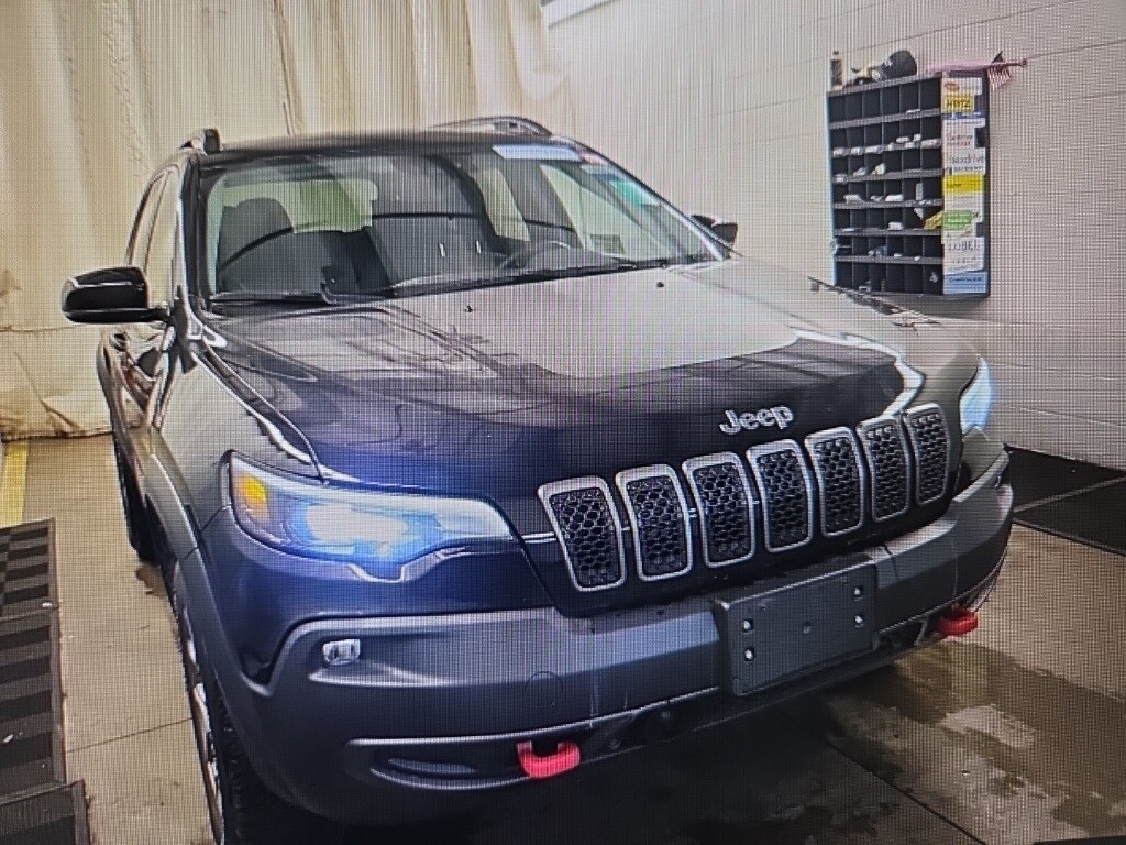 2022 Jeep Cherokee Trailhawk photo 2