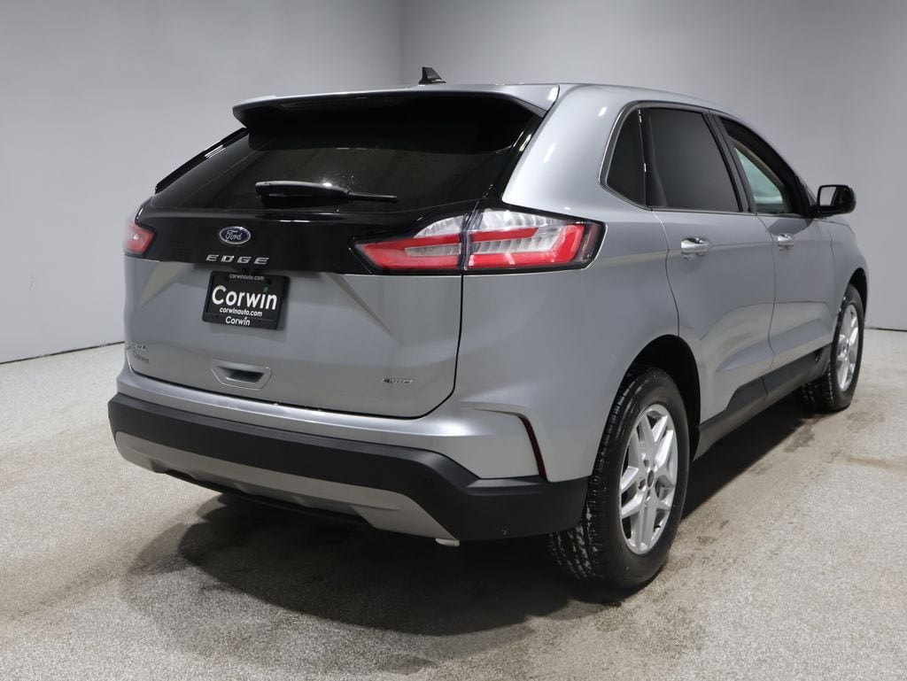2023 Ford Edge SEL photo 2