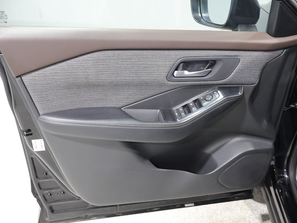 2023 Nissan Rogue SV - Photo 13