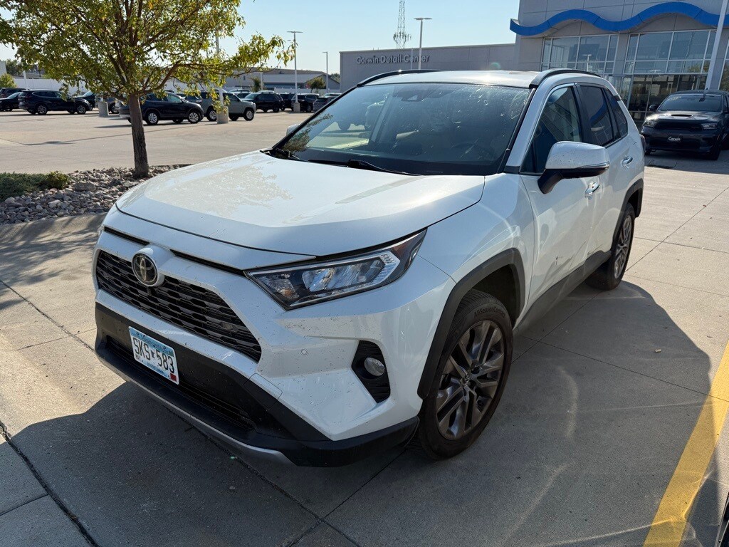2019 Toyota RAV4 Limited photo 4