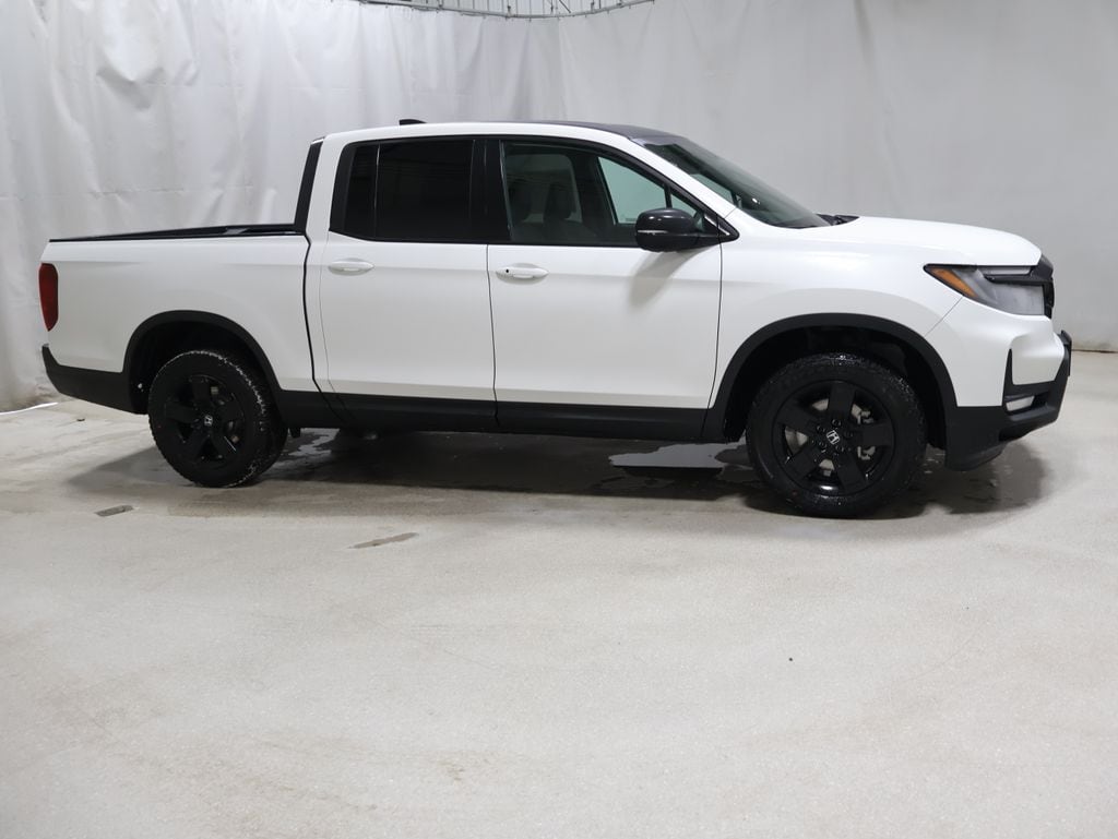 2026 Honda Ridgeline Black Edition photo 4