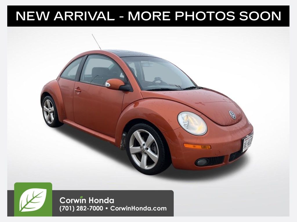 2010 Volkswagen New Beetle Base's photo