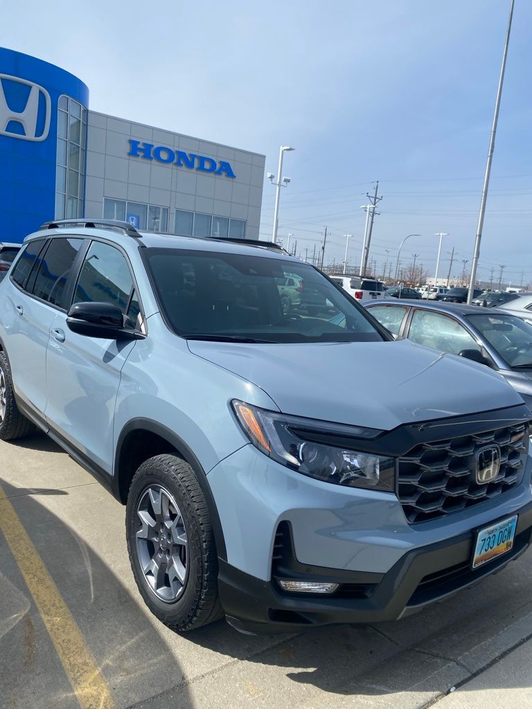 2023 Honda Passport TrailSport photo 2