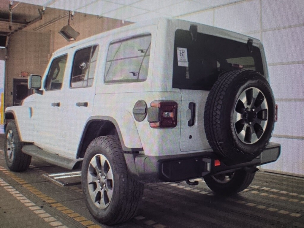 2019 Jeep Wrangler Unlimited Sahara photo 3