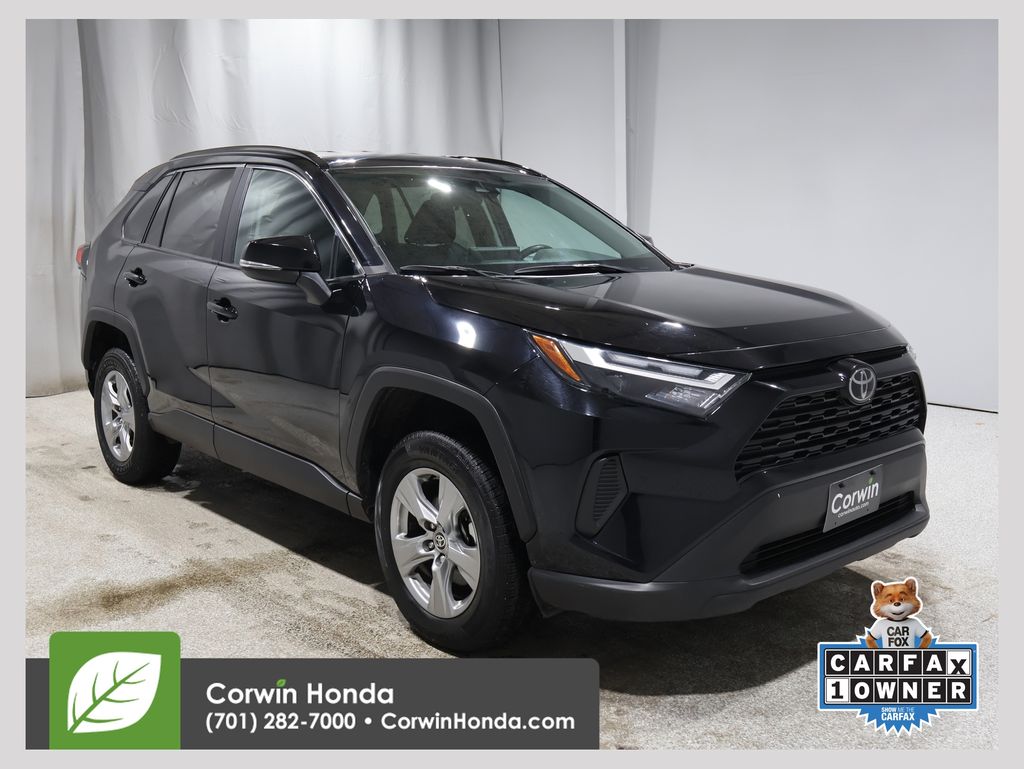 2024 Toyota RAV4 XLE's photo
