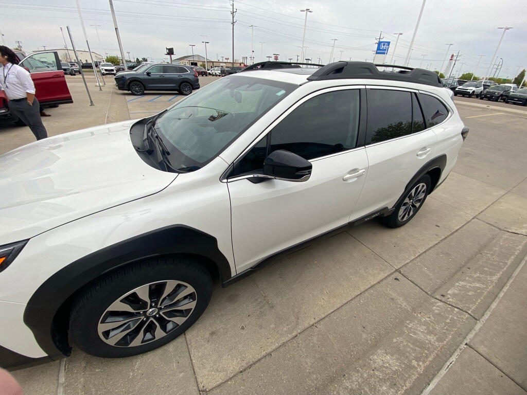 2023 Subaru Outback Limited photo 3