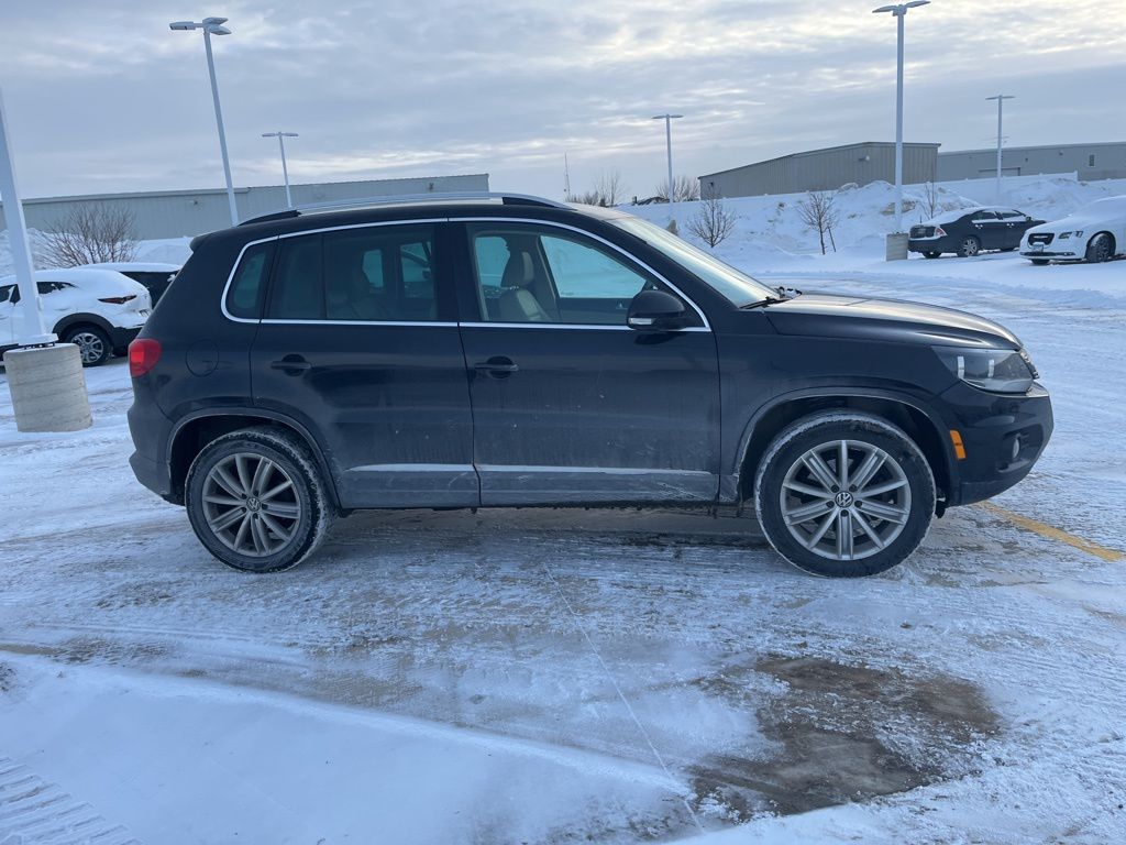 2012 Volkswagen Tiguan SE photo 2