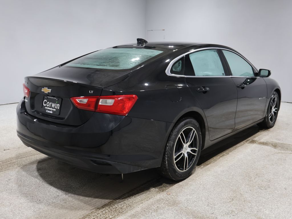 2016 Chevrolet Malibu 1LT photo 2