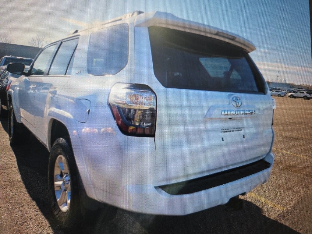 2024 Toyota 4Runner SR5 Premium photo 4