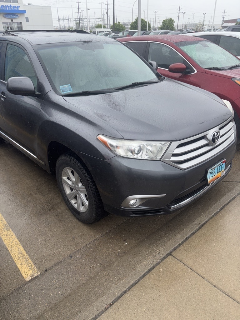 Used 2013 Toyota Highlander Base with VIN 5TDBK3EH8DS259129 for sale in Fargo, ND