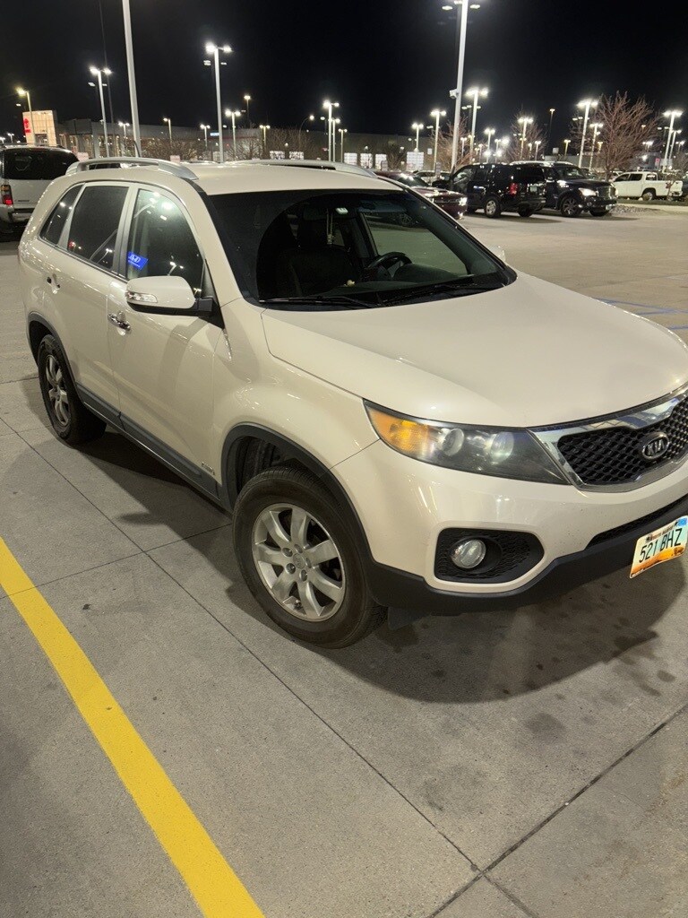 2011 Kia Sorento LX photo 2