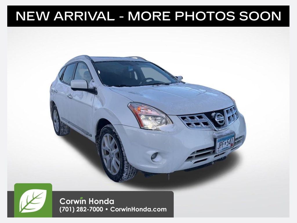 2013 Nissan Rogue SV's photo