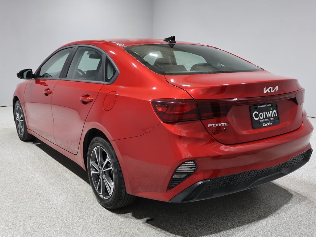 2024 Kia Forte LXS photo 4