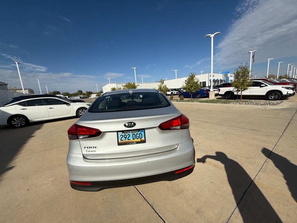 2017 Kia Forte LX Base photo 4