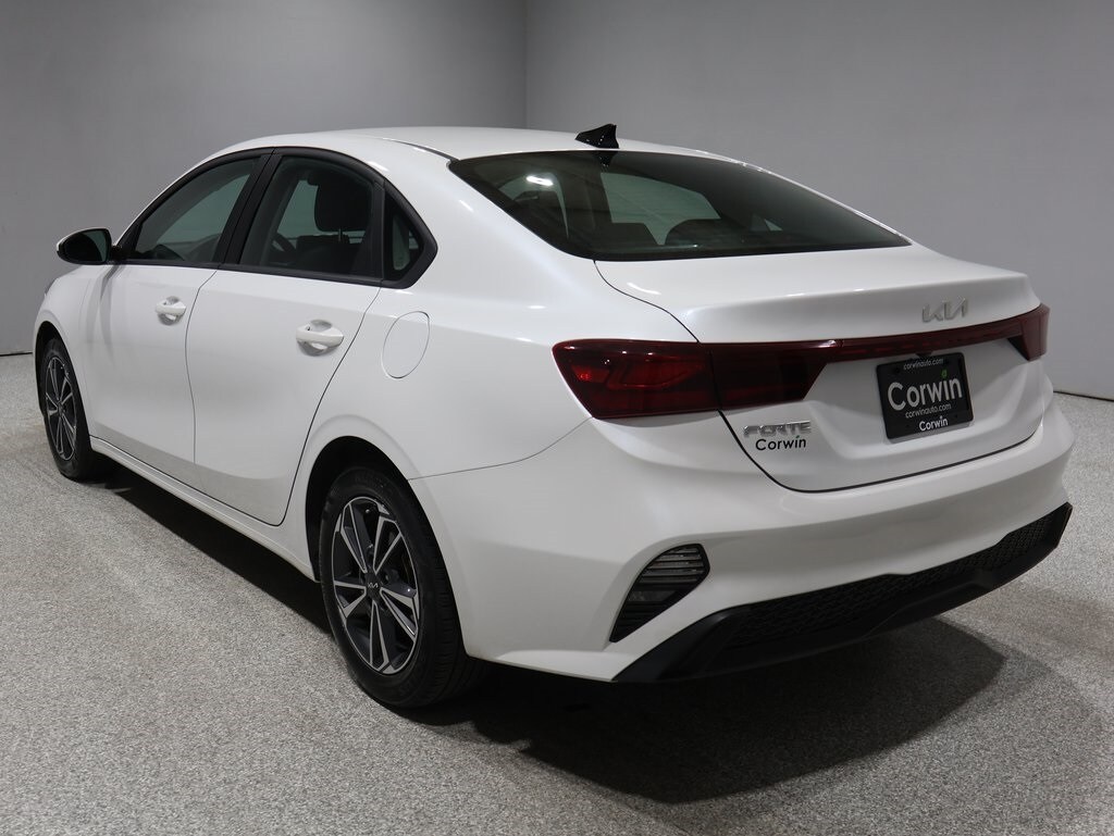 2024 Kia Forte LXS photo 4