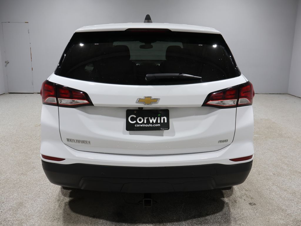 2022 Chevrolet Equinox LS photo 2