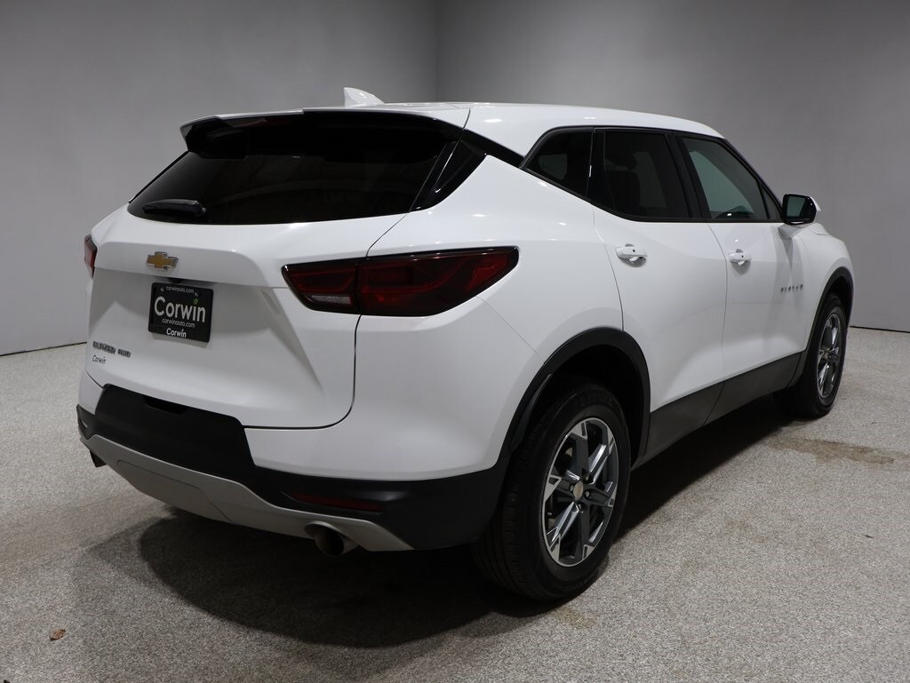 2025 Chevrolet Blazer 2LT photo 2