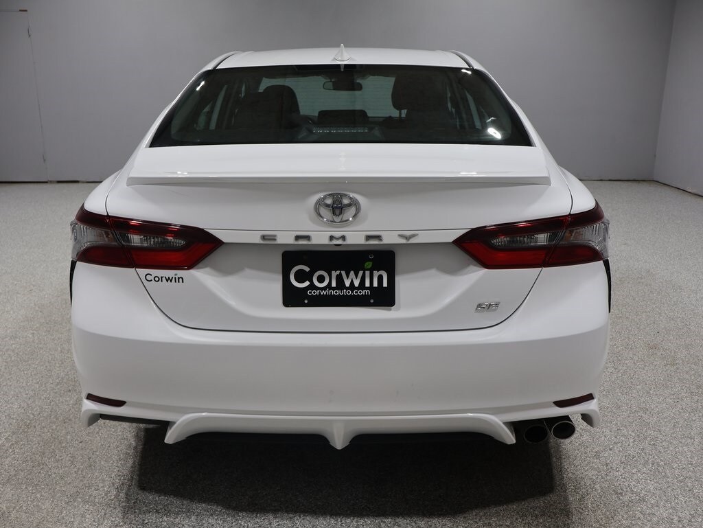 2022 Toyota Camry SE photo 3