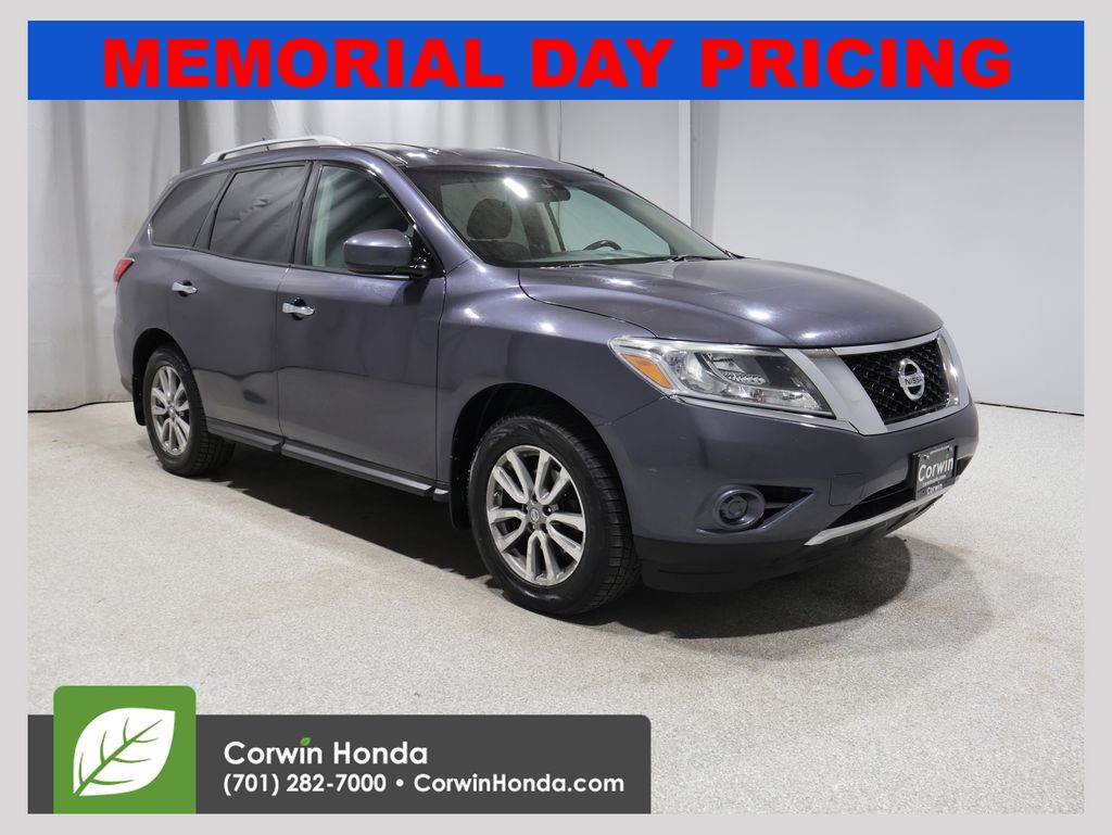 2014 Nissan Pathfinder SV 4WD's photo