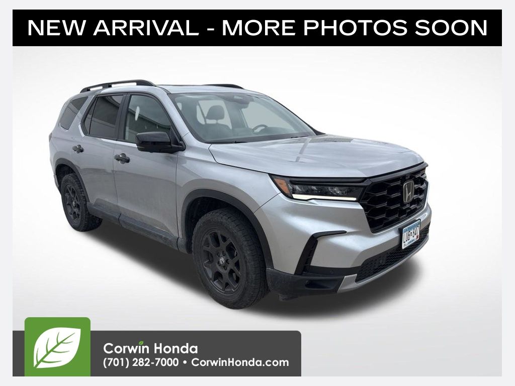 2025 Honda Pilot TrailSport AWD's photo