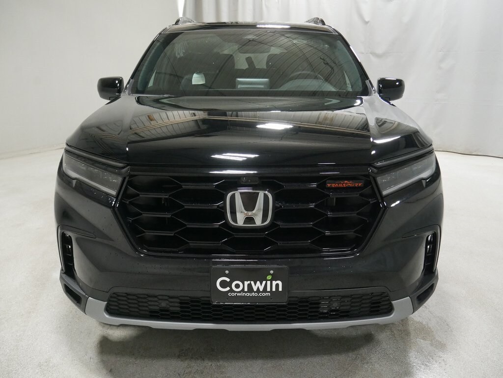 2025 Honda Pilot TrailSport photo 2