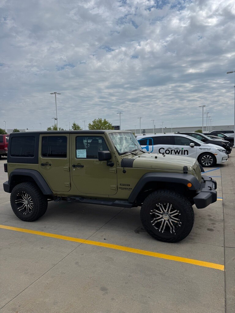 2013 Jeep Wrangler Unlimited Sport photo 2