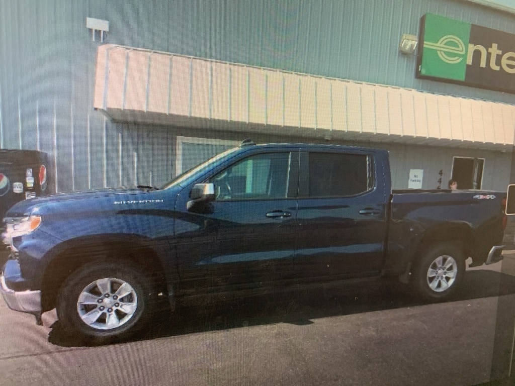 Used 2022 Chevrolet Silverado 1500 LT with VIN 1GCPDDEK7NZ591385 for sale in Fargo, ND