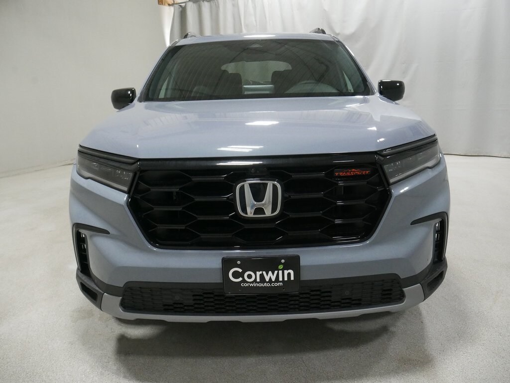 2025 Honda Pilot TrailSport photo 2