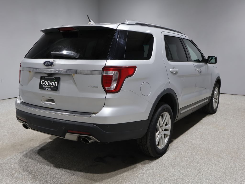 2018 Ford Explorer XLT photo 2