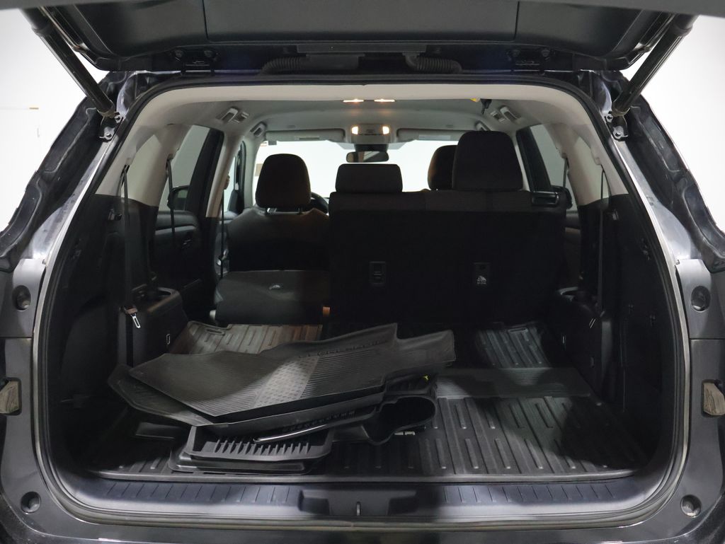 2023 Toyota Highlander Hybrid LE photo 4