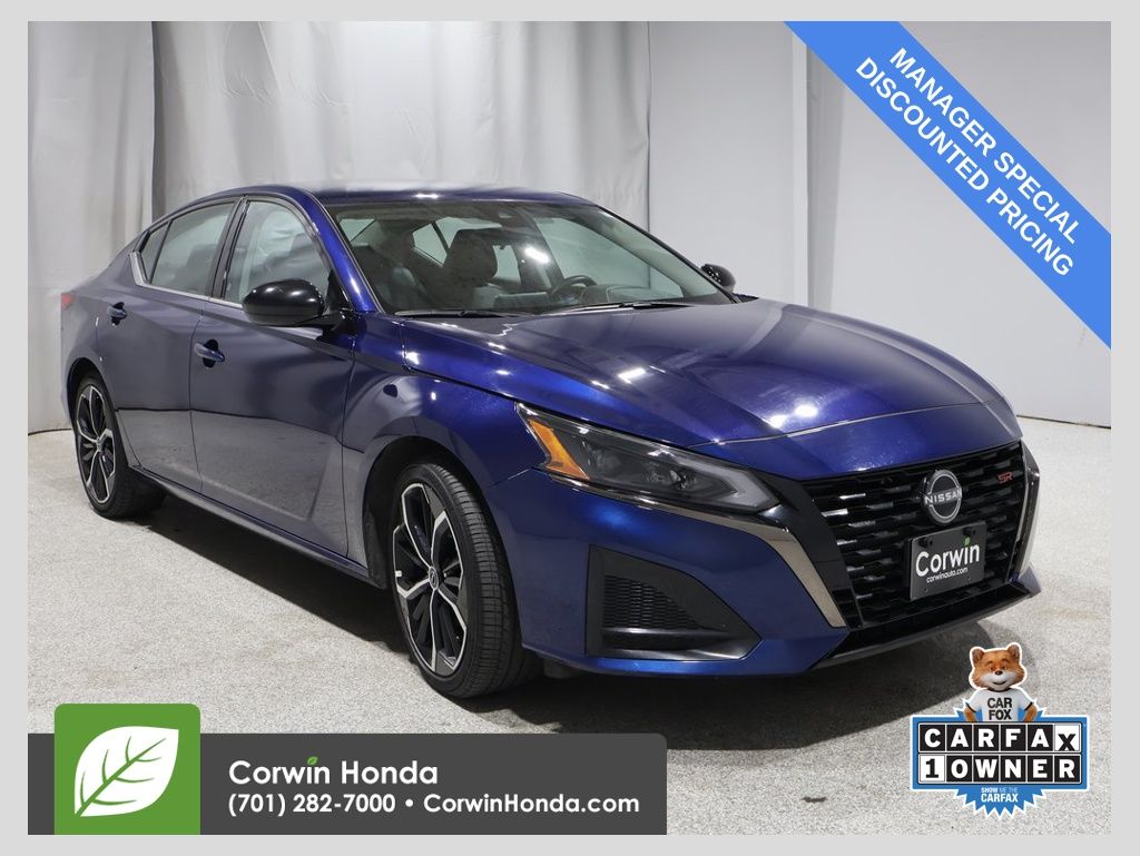 2024 Nissan Altima SR's photo