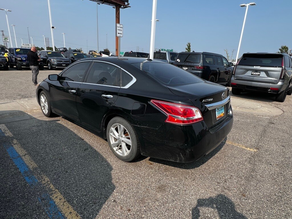 Used 2013 Nissan Altima Sedan SV with VIN 1N4AL3AP2DN487709 for sale in Fargo, ND