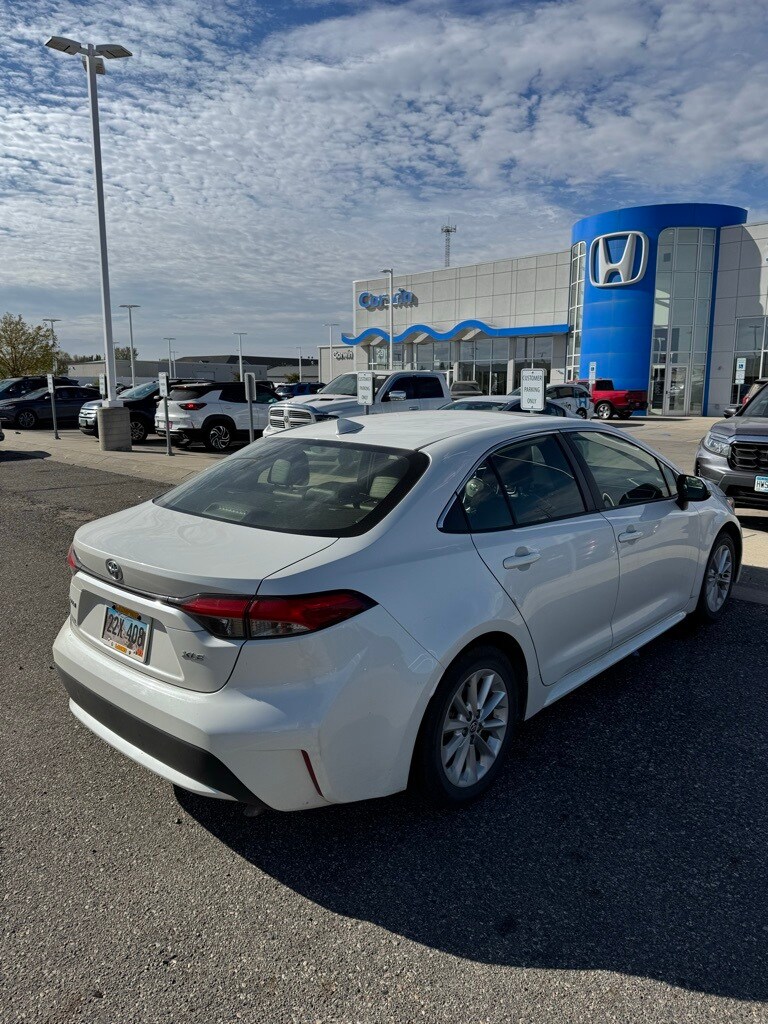 2020 Toyota Corolla XLE photo 3