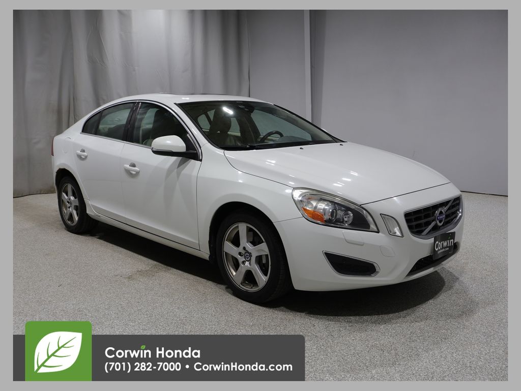 2013 Volvo S60 T5 AWD Auto's photo