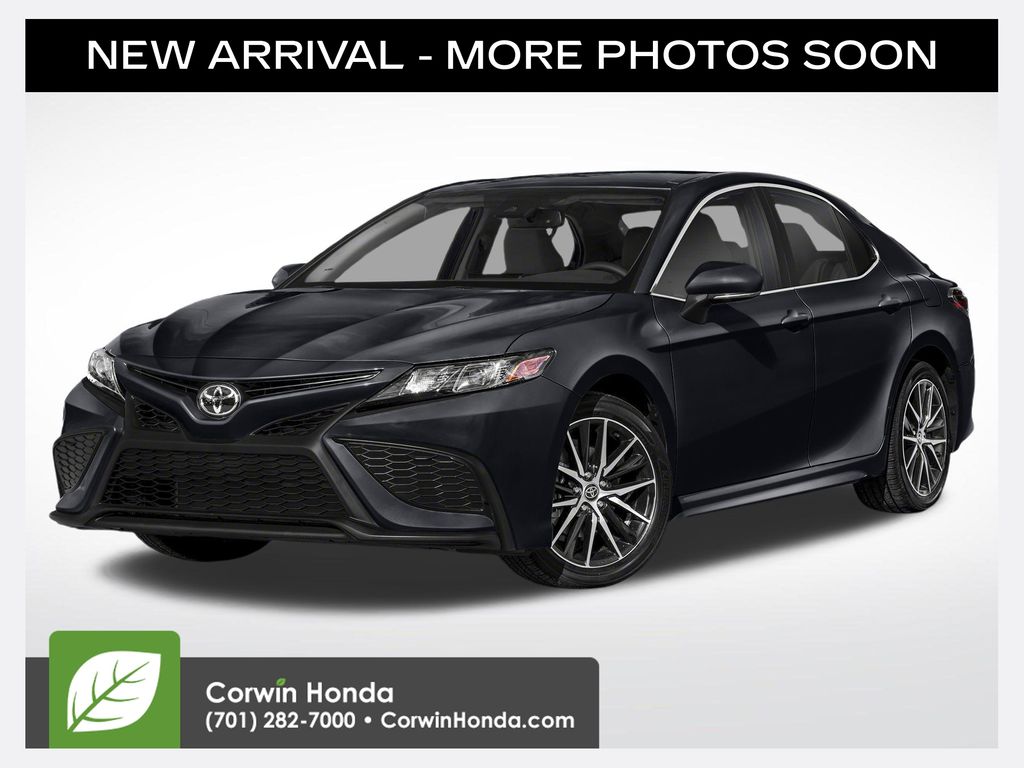 2024 Toyota Camry SE's photo