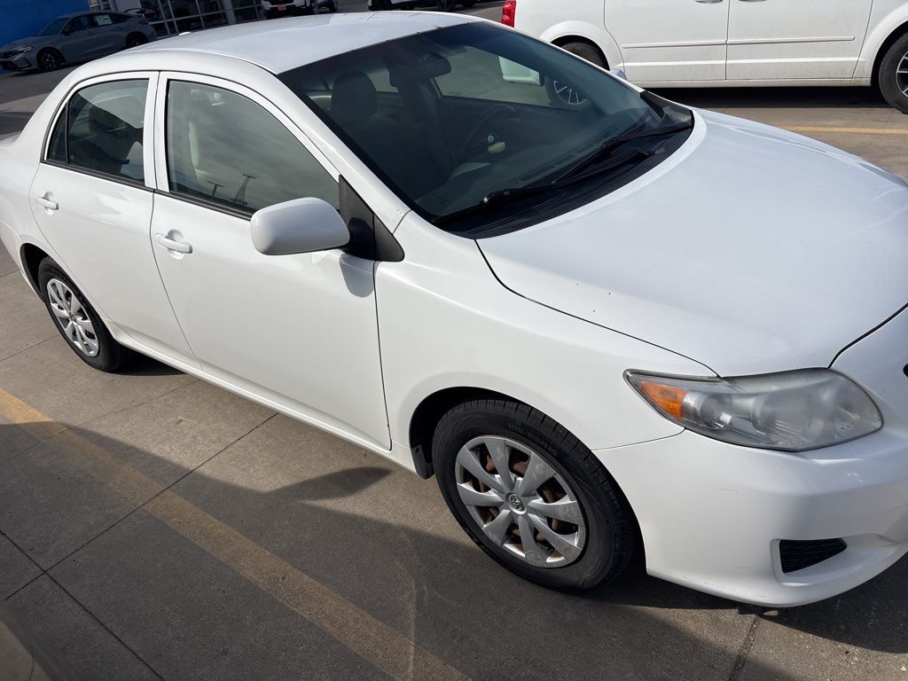 2009 Toyota Corolla LE photo 2