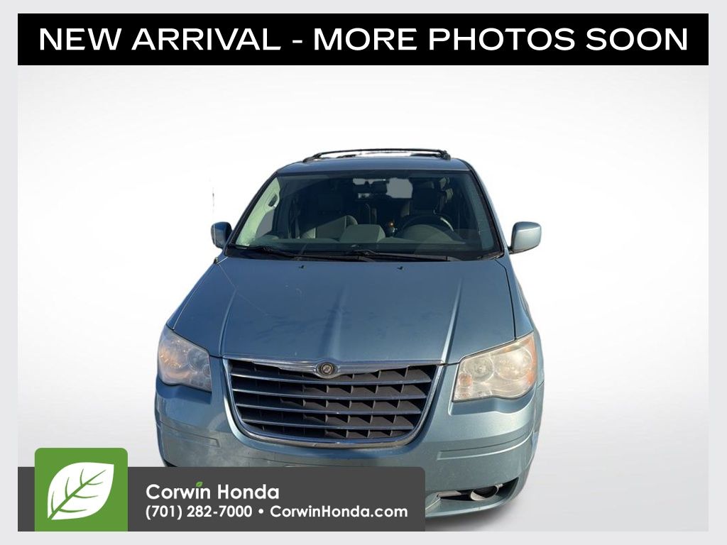 2008 Chrysler Town & Country Touring's photo