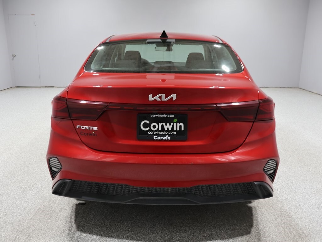 2024 Kia Forte LXS photo 3