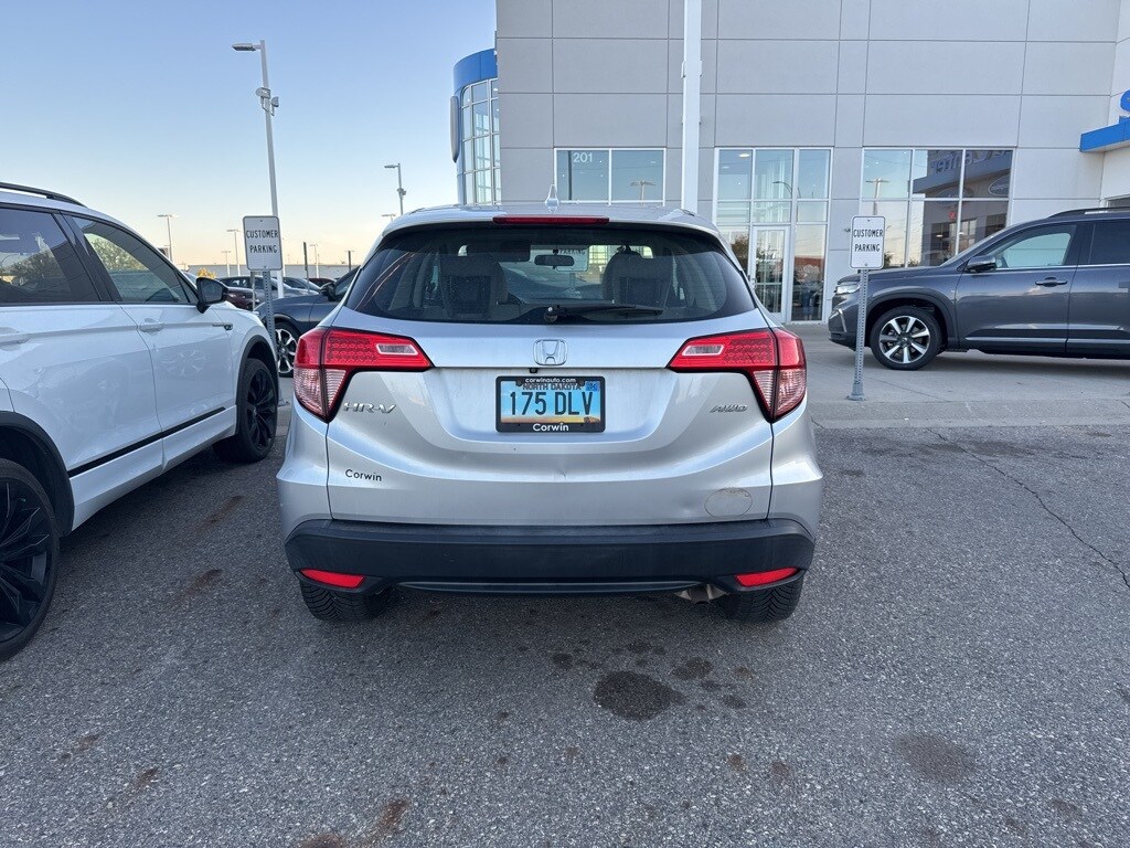 2016 Honda HR-V LX photo 4