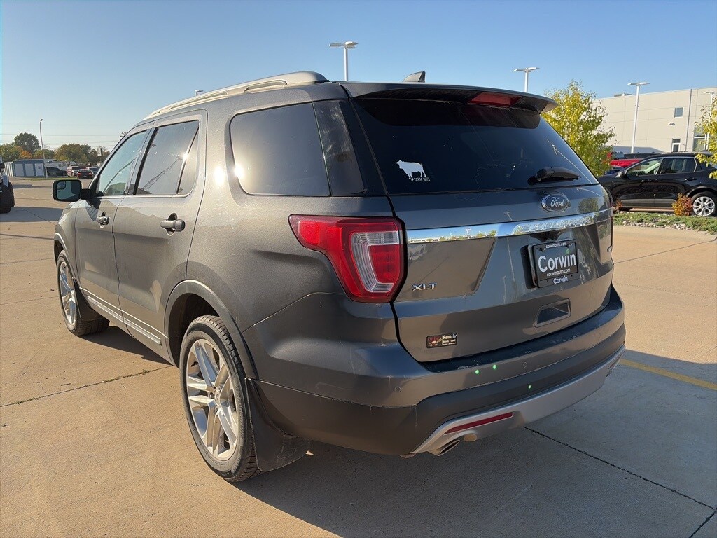 2016 Ford Explorer XLT photo 3