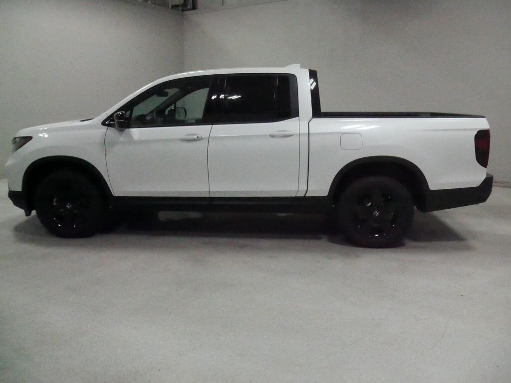 2025 Honda Ridgeline Black Edition photo 4
