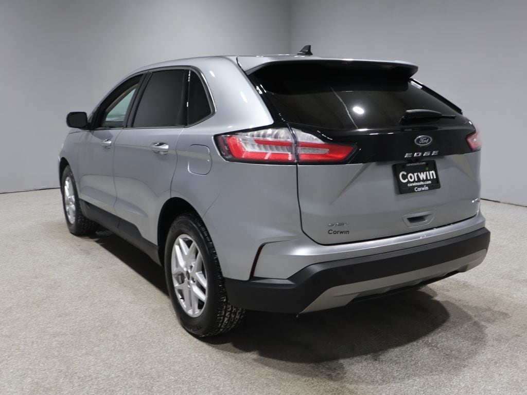 2023 Ford Edge SEL photo 4