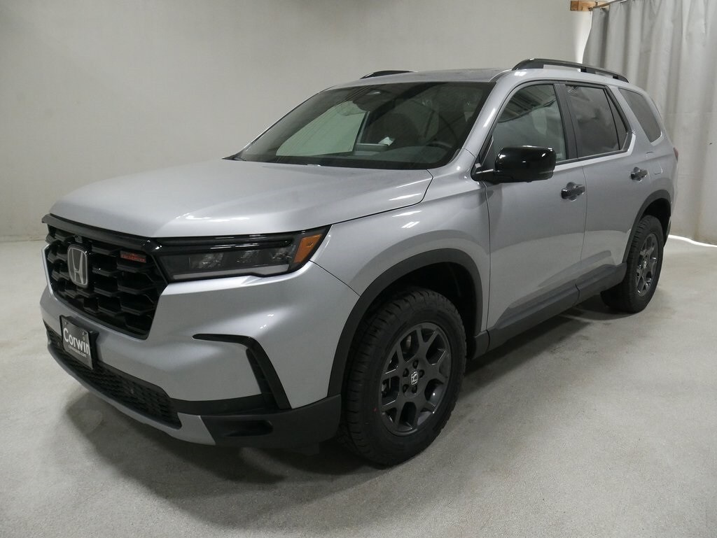 2025 Honda Pilot TrailSport photo 3