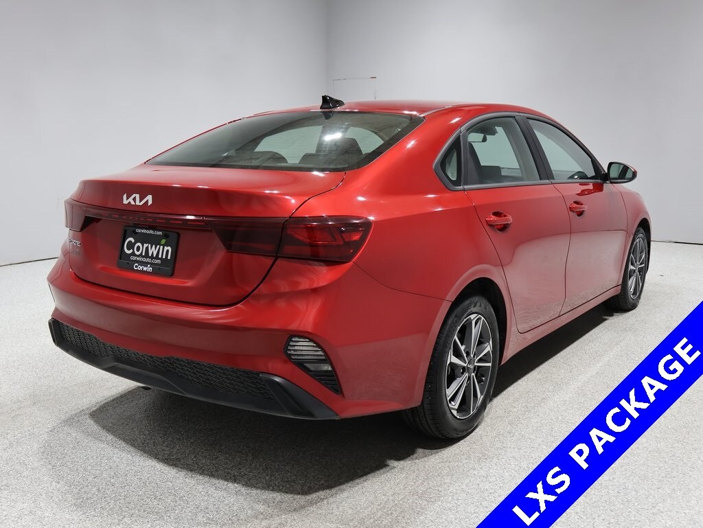 2024 Kia Forte LXS photo 2