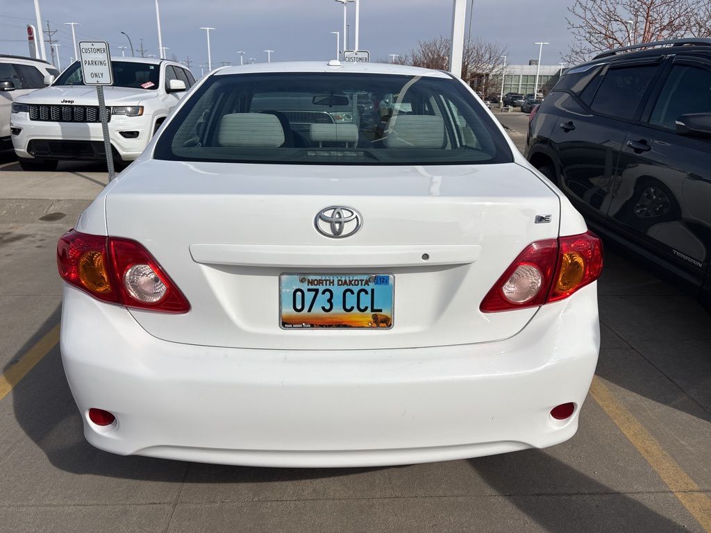 2009 Toyota Corolla LE photo 4