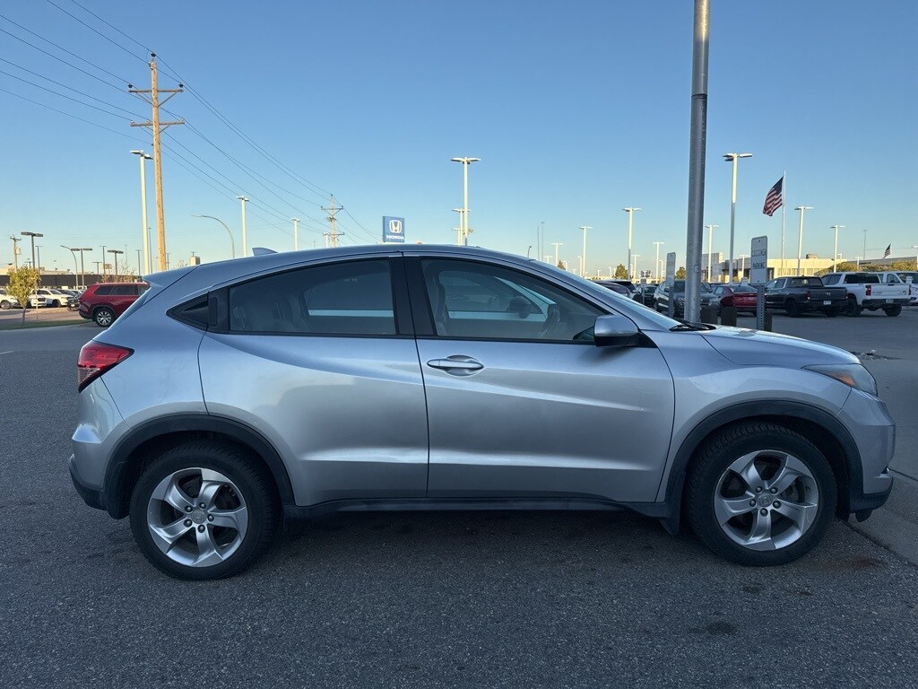 2016 Honda HR-V LX photo 2